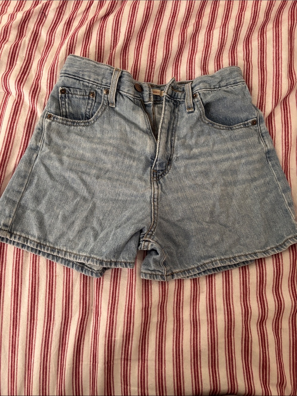 Levi’s hang loose shorts